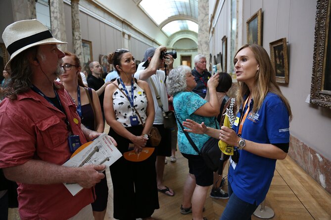 Louvre Masterpieces Express Guided Tour & French Wine Tasting - Headsets in a crowded Louvre: your best friend
