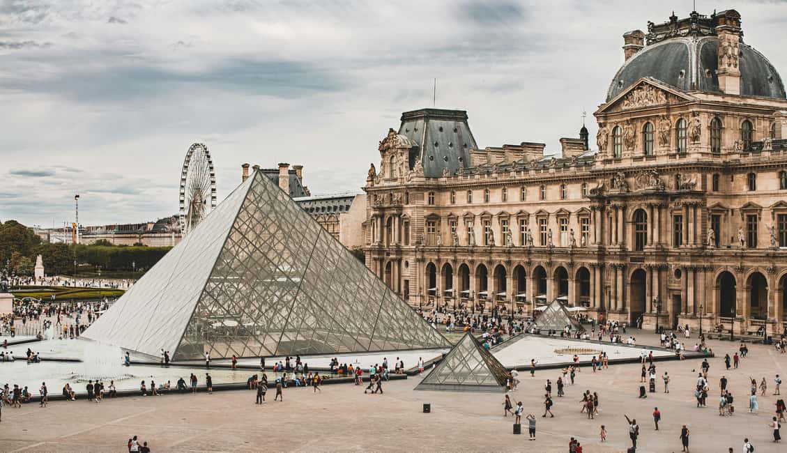 Louvre & Mona Lisa Small Group Tour with Reserved Entry - The Louvre route: from ancient relics to royal power