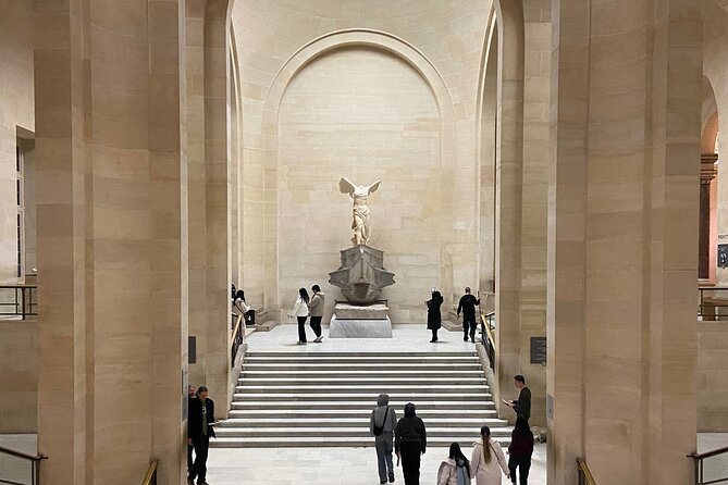 Louvre Museum Closing Time Guided Tour with the Mona Lisa - Meeting under the Louvre pyramid: how the start usually feels