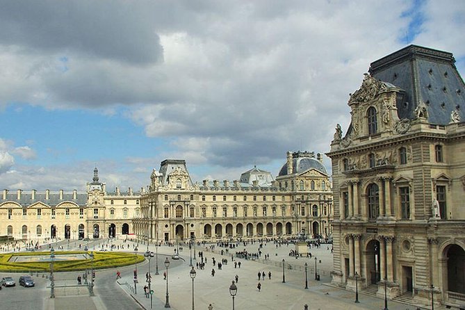 Louvre Museum Guided Family Treasure Hunt - Where you start at Place du Carrousel (and how the flow works)