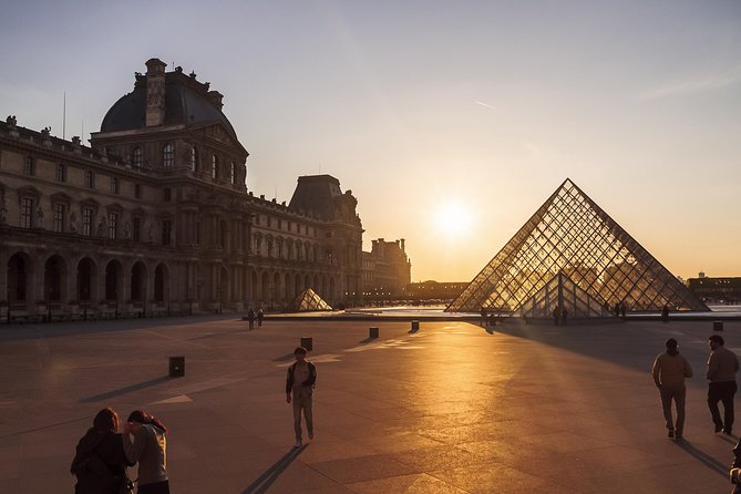Louvre Museum - Highlights Tour with Mona Lisa - Inside the Louvre: Mona Lisa, Slaves, Winged Victory, and the Palace Story