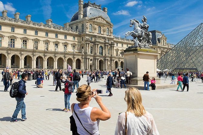 Louvre Museum Masterpieces Guided Tour - Meeting at Librairie Delamain and getting moving fast