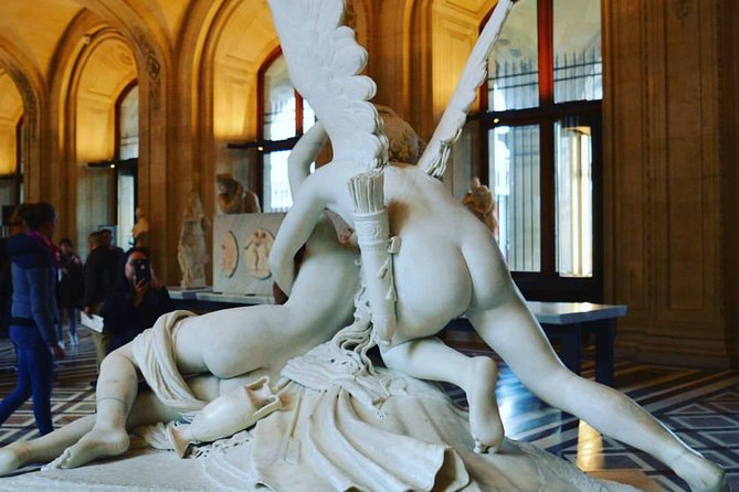 Louvre Museum Private 2-h Tour on Italian Art and masterpieces - Cour Carrée meeting point and the flow inside the museum