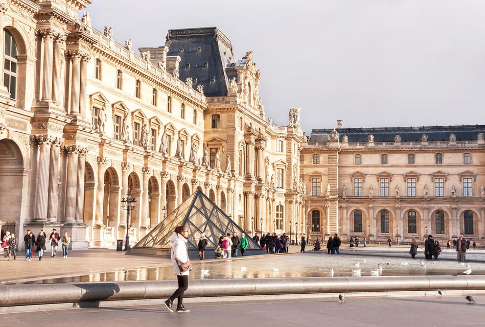 Louvre Museum Skip-the-Line Guided Tour - Regular group or no more than six people