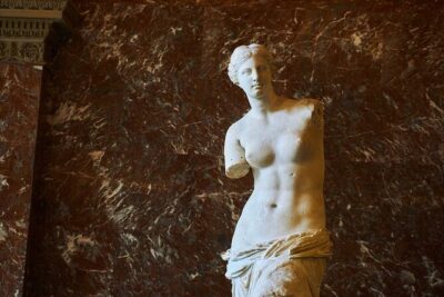 Louvre Private Guided Tour From Paris with tickets - Entering the Louvre with a clear plan