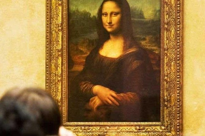 LOUVRE PRIVATE TOUR: Priority Access tickets & Local expert guide - Your guide’s job: turning rooms into a story