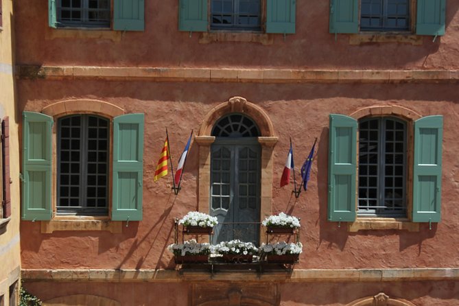 Luberon Market & Villages Day Trip from Aix-en-Provence - Gordes hilltop viewpoint and Tuesday market time