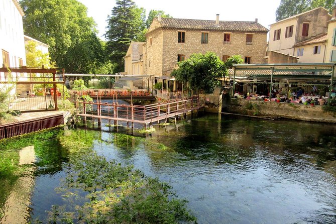 Luberon Market & Villages Day Trip from Aix-en-Provence - Apt only on Saturday: a big market in tight streets