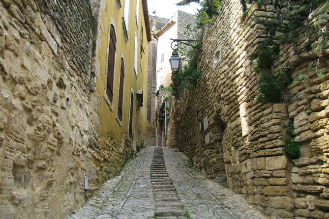 Luberon Villages Half-Day Tour from Aix-en-Provence - Gordes: the hilltop classic with panoramic photo time