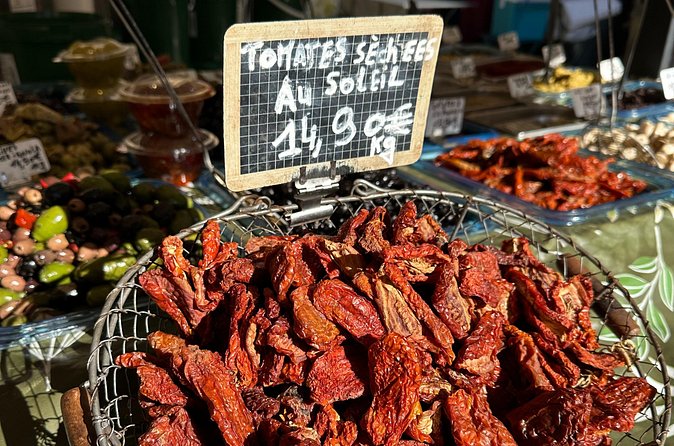 Lunch in Provence: Discovering Local Flavors in Aix-en-Provence - Stop 3: Place d’Albertas and the family + fountain angle