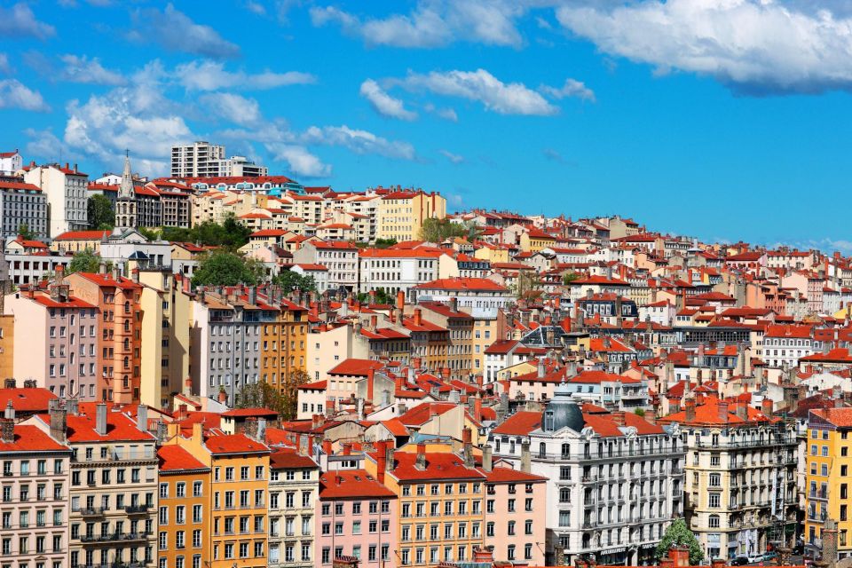 Lyon: Express Walk with a Local in 60 minutes - Silk workshops and Lyon’s working past