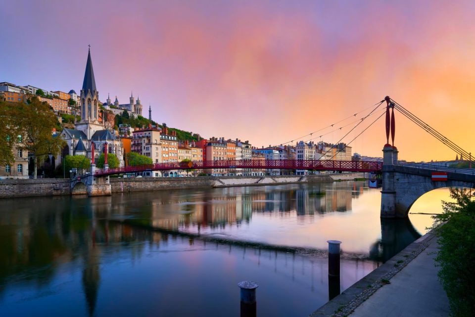 Lyon: Express Walk with a Local in 60 minutes - What one hour can and cannot do