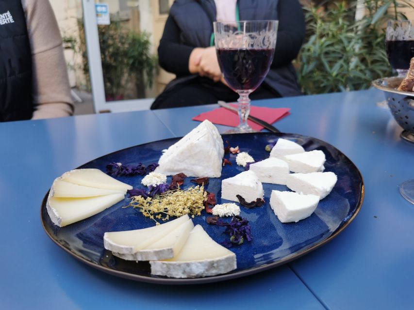 Lyon: Food Walking Tour with a Local Guide - Where the tour starts: Place du Change and an easy way to orient