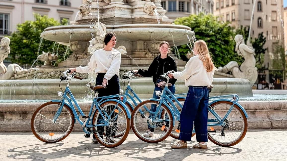 Lyon: Guided City Bike Tour - Rhône banks and Parc de la Tête d’Or: the park that changes the pace