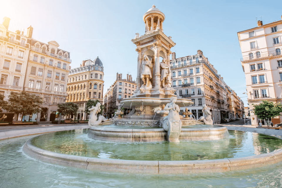 Lyon: Guided tour of Lyon - Place des Jacobins and Lyon’s famous fountain