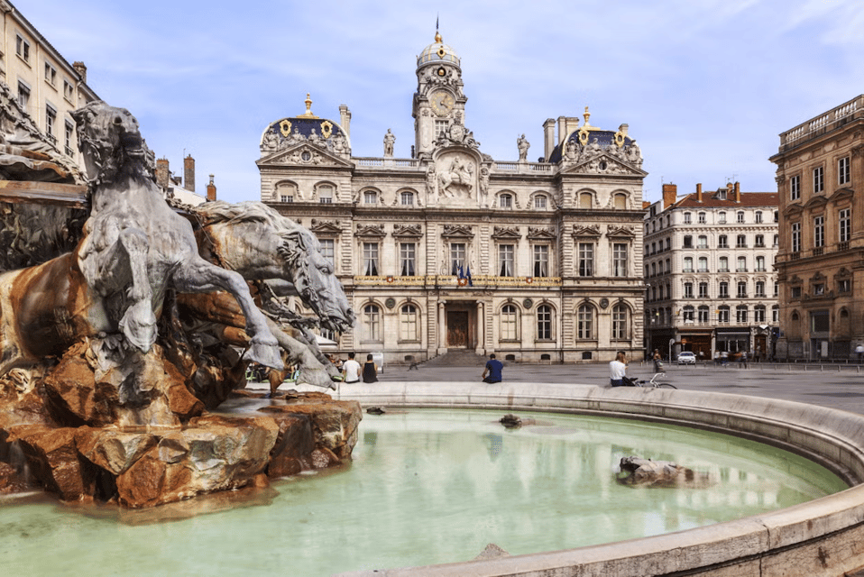 Lyon: Guided tour of Lyon - Walking beside the Saône
