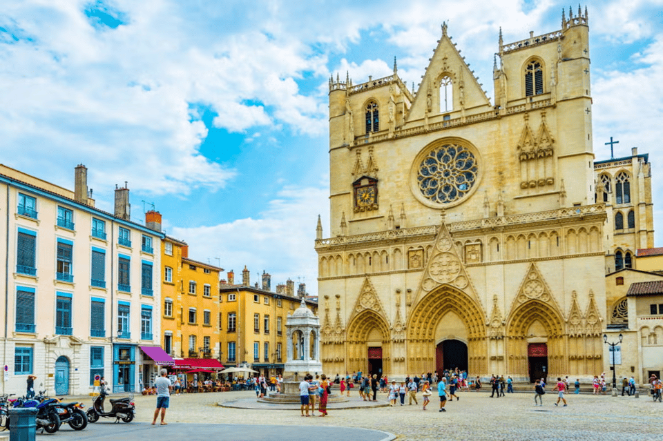 Lyon: Guided tour of Lyon - Town Hall and Opera: Lyon’s grand opening scene