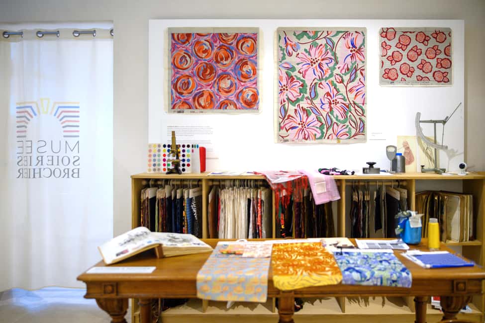 Lyon: Musée Soieries Brochier guided tour - Jacquard to technical fabrics: where innovation gets practical