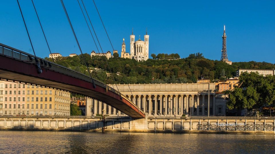Lyon: Old District Private Guided Walking Tour - Languages, questions, and what you’ll actually get from the guide