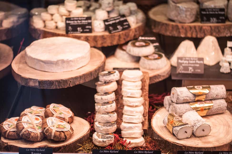 Lyon: Old Town Food Tour with 6 French Food Tastings & Wine - Why Vieux Lyon makes food taste like part of the city