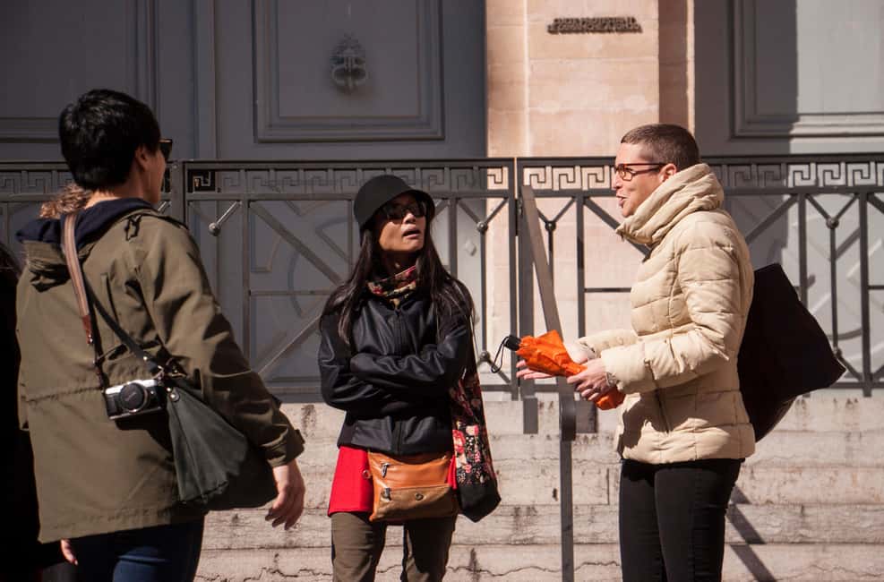 Lyon: Old Town Food Tour with 6 French Food Tastings & Wine - Crossing the Saône: Presqu’île monuments and a seasonal hot dish