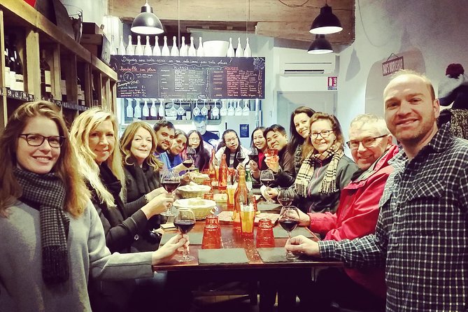 Lyon Old Town Food Tour with Local Specialties Tasting & Lunch - Lyon Old Town on Foot: Why This Format Works