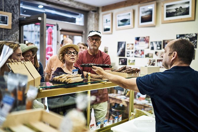 Lyon Old Town Food Tour with Local Specialties Tasting & Lunch - Your Walk Through Lyon’s UNESCO Old Town: Stories While You Go