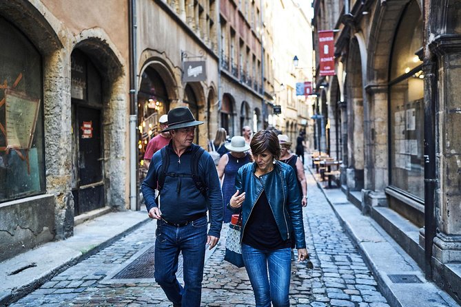 Lyon Old Town Food Tour with Local Specialties Tasting & Lunch - Stop-by-Stop: What the Tastings Usually Feel Like