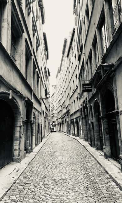 Lyon: Private Walking Tour of "Traboules" in the Old Town - Why Lyon’s traboules feel like a city-within-a-city