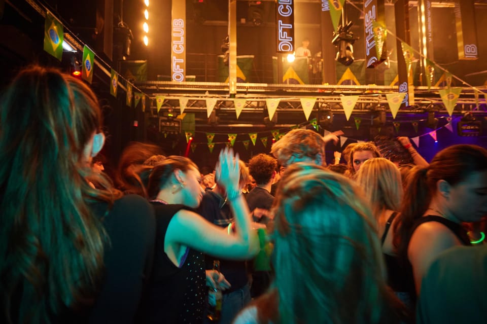 Lyon: Riviera Bar Crawl Party with Free Shots and Vip Entry - Moving through three bars and clubs