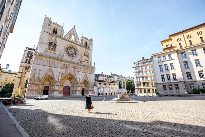 Lyon's Traboules Private Tour - Entering Vieux Lyon through its passageways