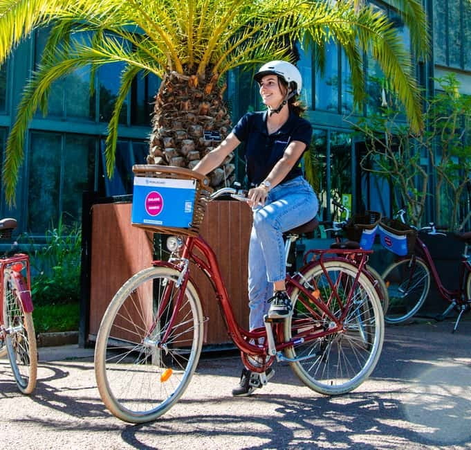 Lyon: Tête d'Or park on an electric bike Tour - The Peninsula Stretch: Opera House and Old-City Highlights Fast