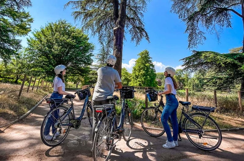 Lyon: Tête d'Or park on an electric bike Tour - Saône Return to Vieux-Lyon (UNESCO): Where the City Gets Medieval