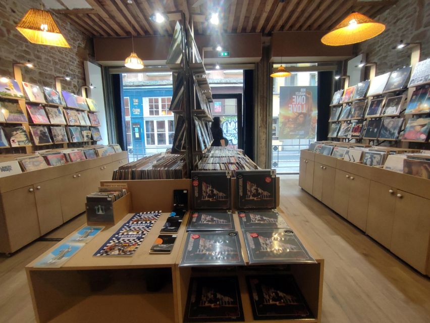 Lyon: Wine Tasting & Vinyl Record Experience - Record shops and the pleasure of searching