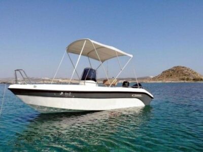 Mandelieu and the Esterel Mountain by Boat without a License - Getting comfortable with the boat and controls