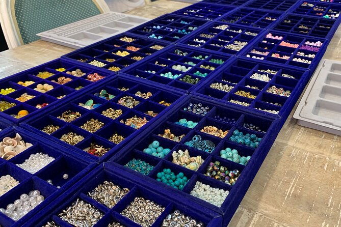Manufacturing of Customizable Bracelets in Paris - Making the most of your hour