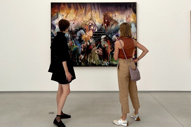 Marais Gallery Walk - Private Tour - Famous galleries versus small independent rooms