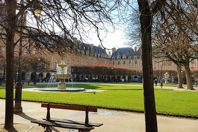 Marais Private Walking Tour - The quiet courtyard of Hôtel de Sully
