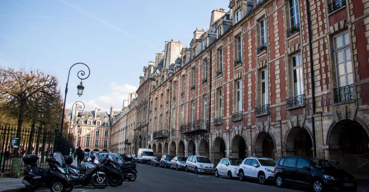 Marais Walking Tour: Lifestyle in Paris - Place des Vosges and the aristocratic Marais