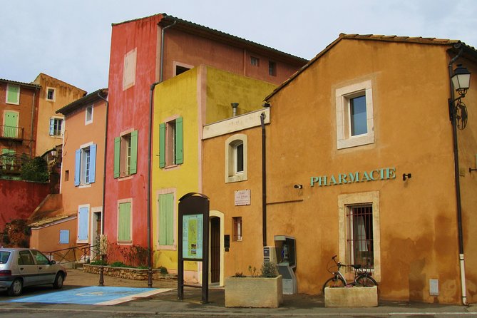 Market & Perched Villages of the Luberon Day Trip from Marseille - Lourmarin on Friday: a market town with breathing room