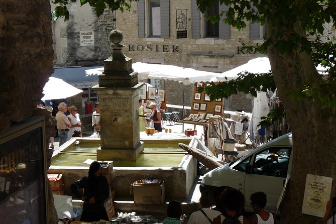 Market & Perched Villages of the Luberon Day Trip from Marseille - Fontaine de Vaucluse: another hour of riverside character (until April 1, 2026)