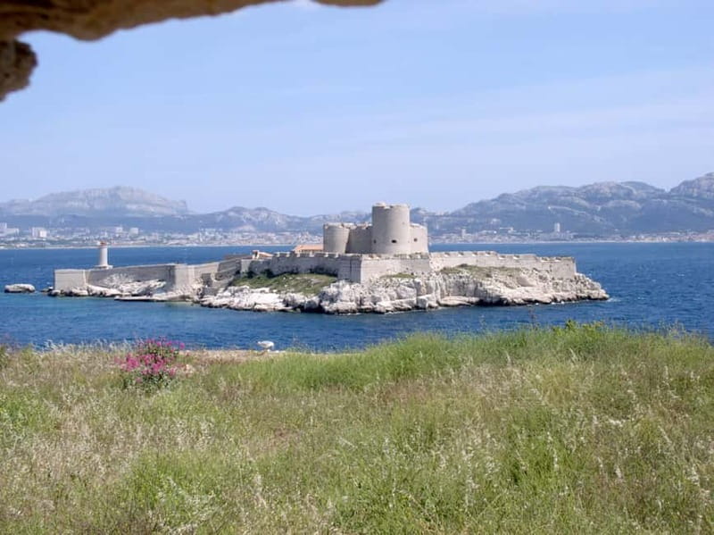 Marseille: 24, 48, or 72-Hour CityPass with Public Transport - MuCEM and Regards de Provence: two anchors you can build your day around