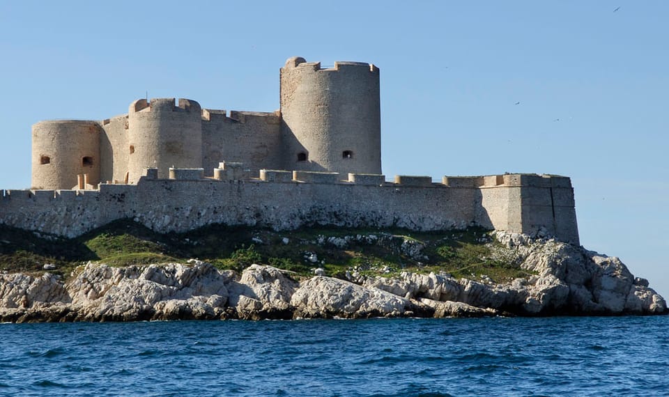 Marseille: 24, 48, or 72-Hour CityPass with Public Transport - Citadelle guided tour and La Friche Belle de Mai: where locals tuck art