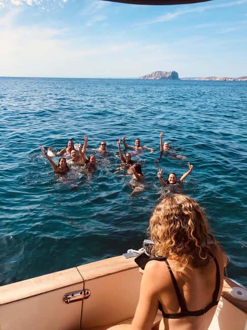 Marseille: Calanques Eco Boat Cruise with Lunch and Wine - Old Port Start: The Morning Setup and What to Watch