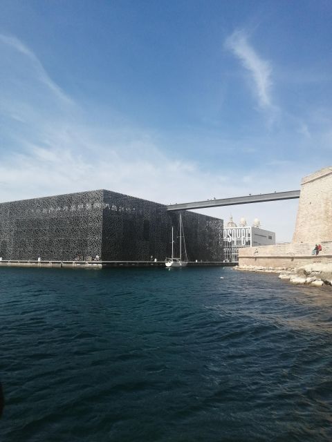 Marseille: Catamaran cruise to discover Frioul Islands - The return through Marseille’s Old Port