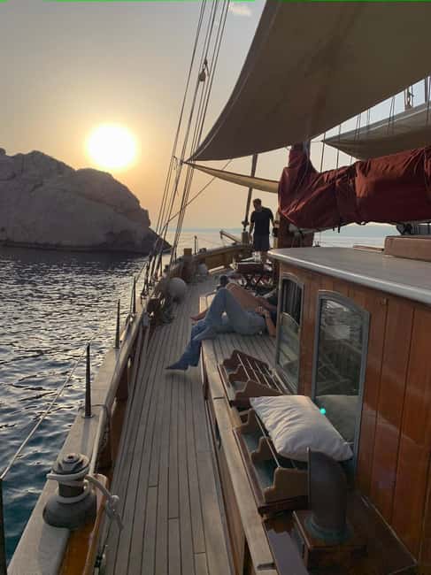 Marseille: Evening sailboat trip to the Calanques du Frioul with buffet and organic wine - Key things to know before you go