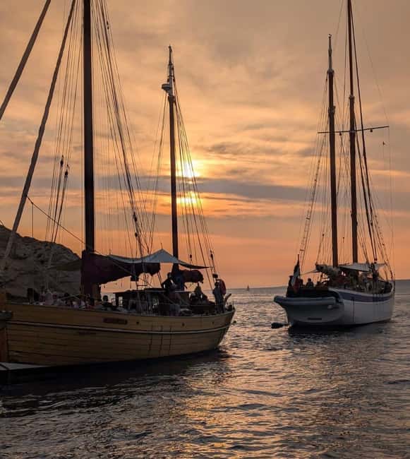 Marseille: Evening sailboat trip to the Calanques du Frioul with buffet and organic wine - Dinner and drinks onboard: vegetarian, organic, and local