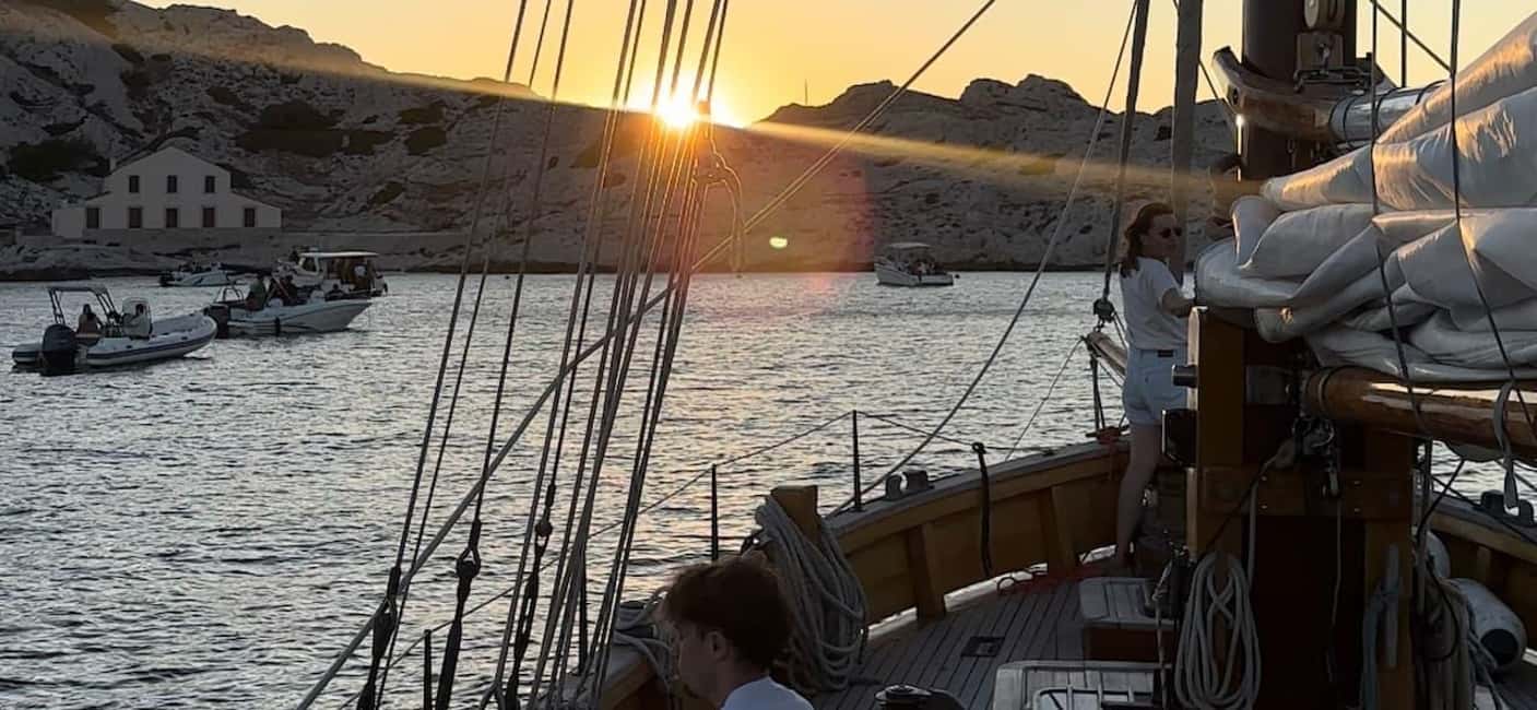 Marseille: Evening sailboat trip to the Calanques du Frioul with buffet and organic wine - The onboard vibe: relaxed crew energy, not a stiff routine