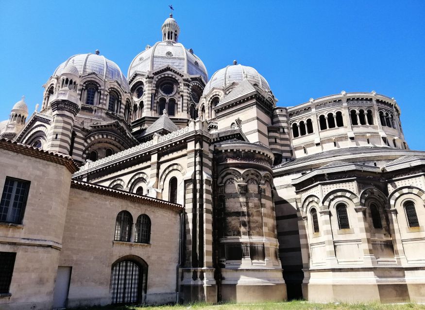 Marseille: Express Walk with a Local in 90 minutes - A local sport, food, and evening advice