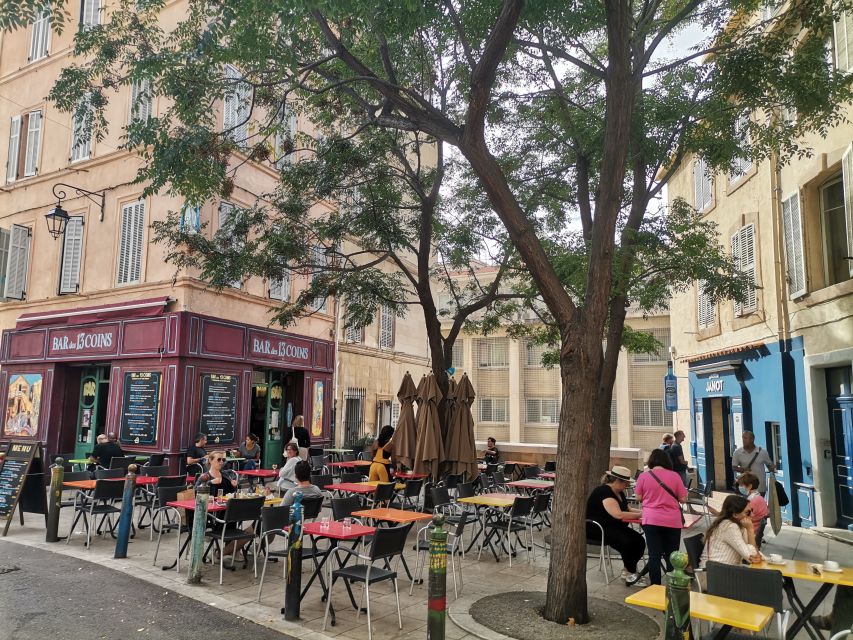 Marseille: Guided Pétanque Game with Local Aperitif - An hour of play near the Major
